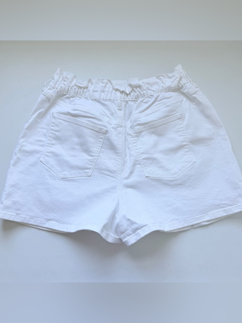 LOFT Extra High Rise
White Jean Shorts Button Fly
Elastic Waist Sz 12 NWT - Picture 5 of 8